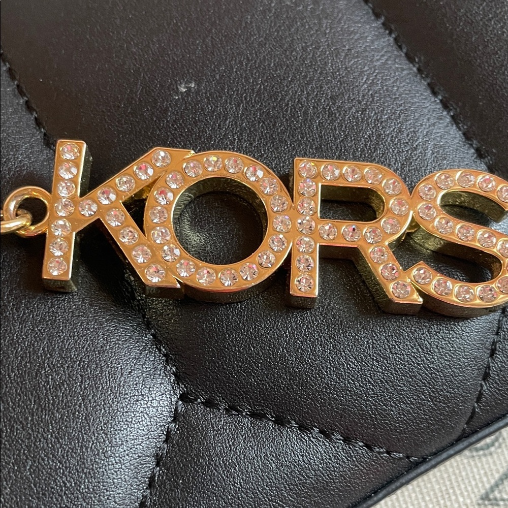 Michael Kors Quilted Black Card Holder with Gold Keychain - Picture 3 of 7